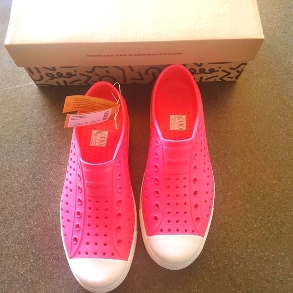 Native Jefferson Hollywood Pink/Shell White Slipon Sz. J6 Shoes - Picture 1 of 15